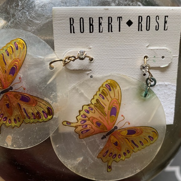 Robert Rose : butterfly painted shell earrings - Picture 3 of 7
